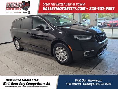 New 2026 Chrysler Pacifica Select