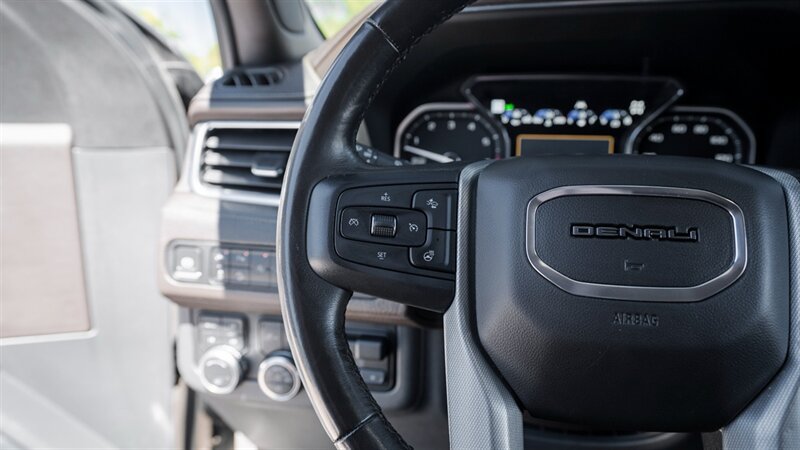 Used 2021 GMC Yukon Denali w/ Denali Ultimate Package AWD/4WD image 29