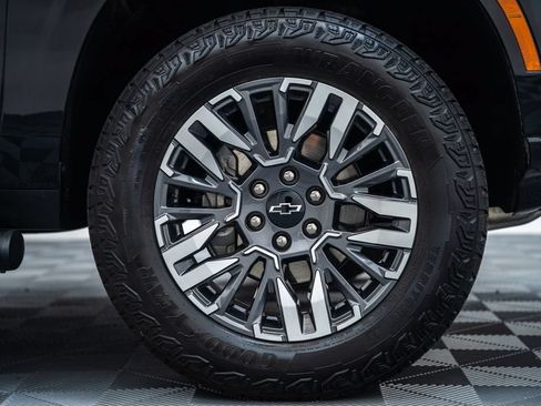 Used 2025 Chevrolet Tahoe Z71 AWD/4WD image 21