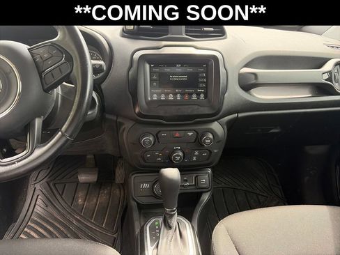 Used 2018 Jeep Renegade Altitude AWD/4WD image 12