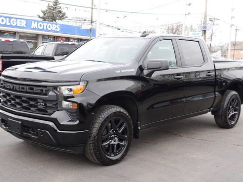 Used 2023 Chevrolet Silverado 1500 Custom image 1