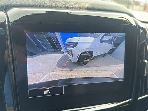 Used 2023 Chevrolet Traverse LT image 38