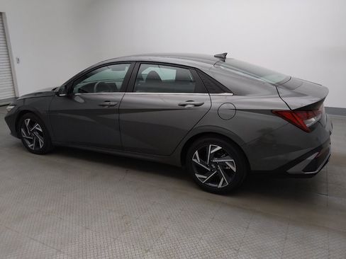 Used 2025 Hyundai Elantra SEL FWD image 3