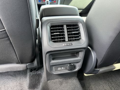 Certified 2023 Volkswagen Tiguan SE FWD image 34