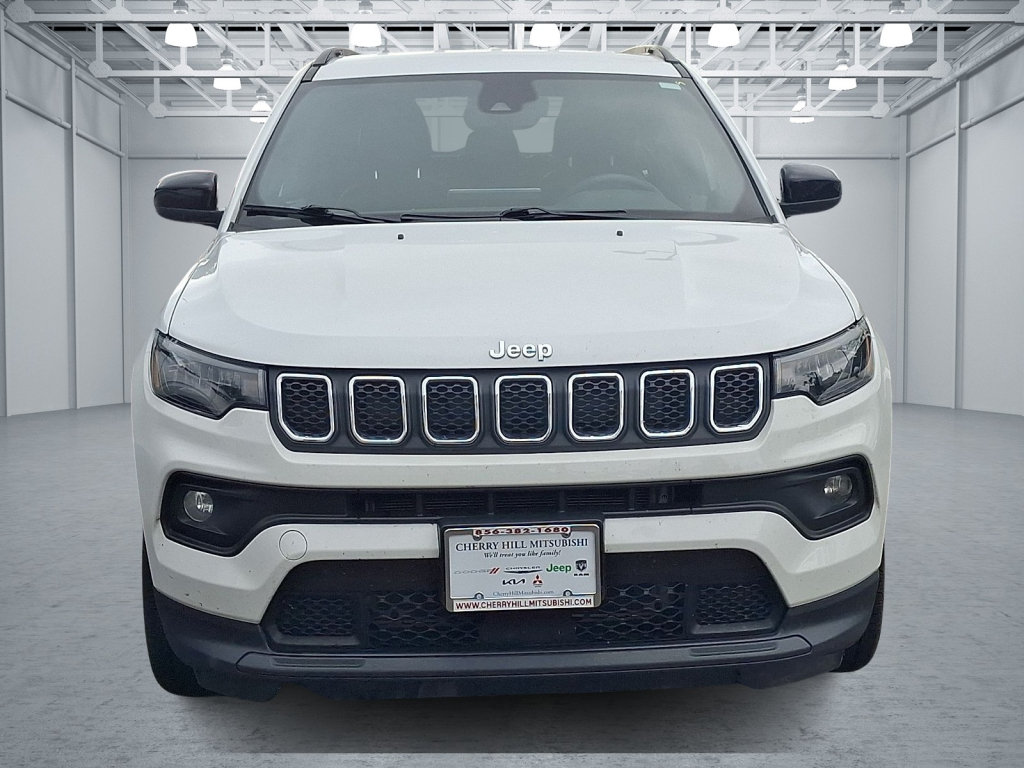 Used 2024 Jeep Compass Latitude AWD/4WD image 2