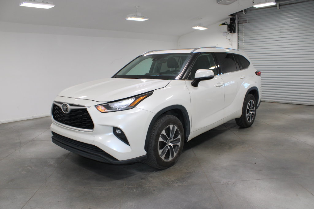 Used 2020 Toyota Highlander XLE FWD image 4