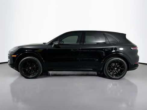Certified 2025 Porsche Cayenne image 2