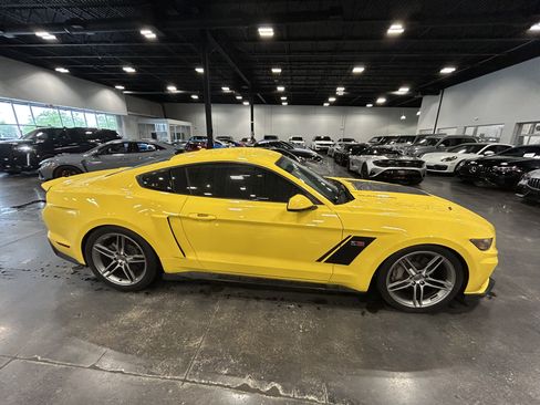 Used 2016 Ford Mustang GT Premium RWD image 2