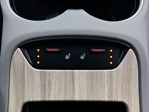 Used 2022 Toyota Venza XLE image 23