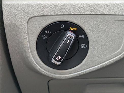 Used 2022 Volkswagen Atlas SE image 34