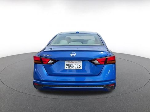 Used 2025 Nissan Altima 2.5 SV image 12