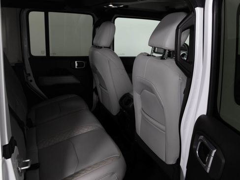 Used 2022 Jeep Wrangler Unlimited Sahara AWD/4WD image 39
