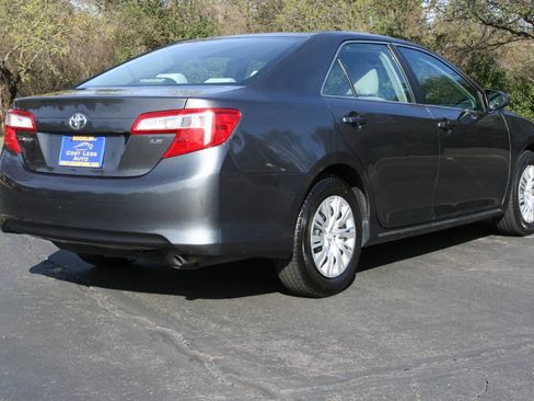 Used 2013 Toyota Camry LE FWD image 6