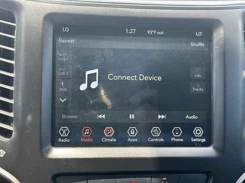 Used 2021 Jeep Cherokee Latitude Lux w/ Comfort/Convenience Group AWD/4WD image 28