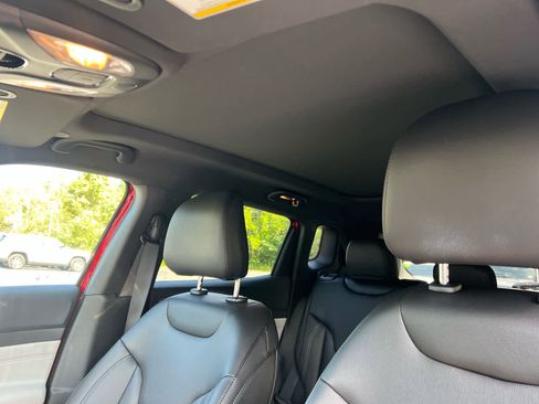 New 2025 Jeep Compass Limited w/ Sun & Sound Group image 10