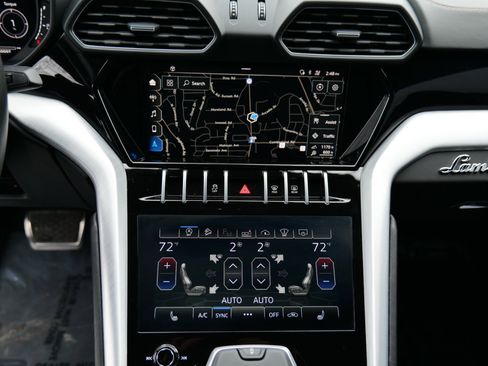 Used 2021 Lamborghini Urus image 22
