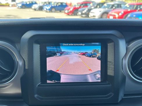 Used 2023 Jeep Gladiator Sport AWD/4WD image 22