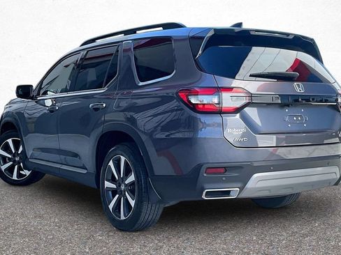 Used 2025 Honda Pilot Touring image 5