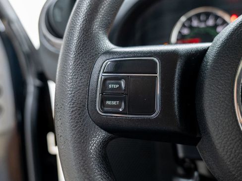 Used 2018 Jeep Wrangler Sport AWD/4WD image 37