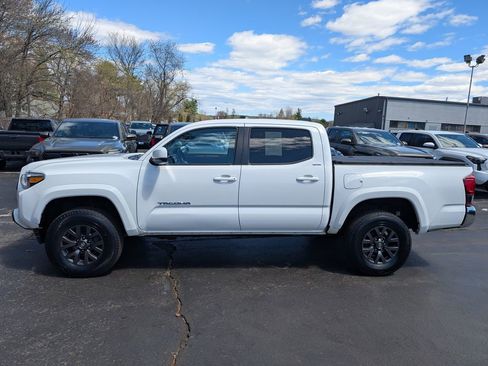 Certified 2023 Toyota Tacoma SR5 AWD/4WD image 3