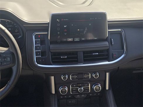 Used 2024 GMC Yukon XL SLT w/ SLT Luxury Package image 17