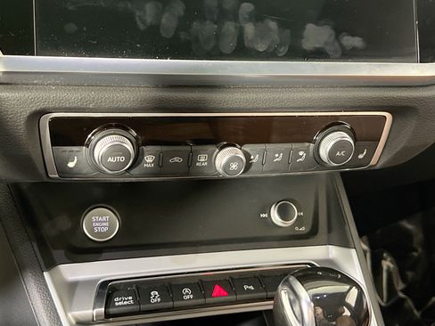 Used 2020 Audi Q3 2.0T Premium Plus w/ Premium Plus Package image 16