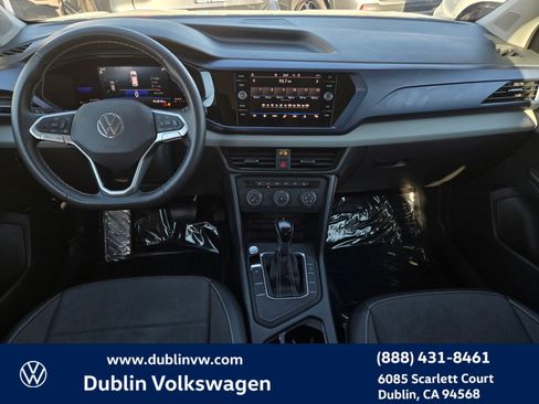 Certified 2022 Volkswagen Taos SE image 12