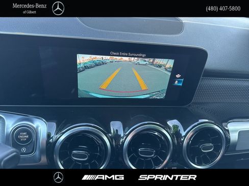 Used 2021 Mercedes-Benz GLB 250 4MATIC image 22