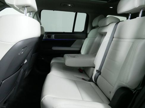 Used 2025 Hyundai Santa Fe Limited AWD/4WD image 16