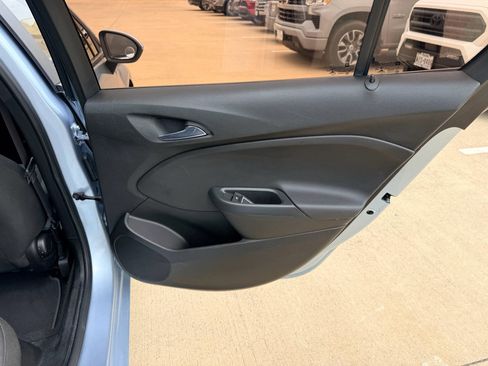 Used 2017 Chevrolet Cruze LS FWD image 21