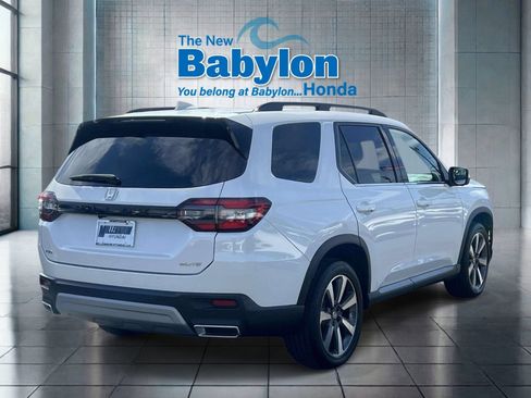 Used 2023 Honda Pilot Elite image 6