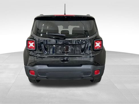 Used 2023 Jeep Renegade Latitude AWD/4WD image 4
