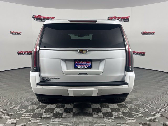Used 2018 Cadillac Escalade Luxury AWD/4WD image 7