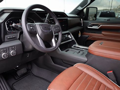 Used 2026 GMC Sierra 3500 Denali Ultimate image 12