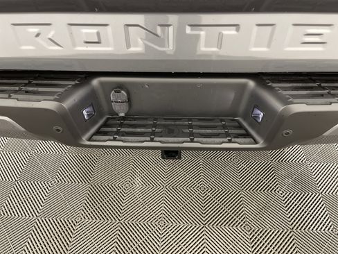 Used 2025 Nissan Frontier SL w/ Graphics Package image 7