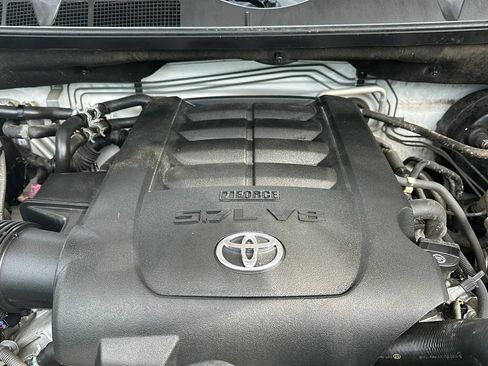 Used 2011 Toyota Sequoia SR5 AWD/4WD image 10
