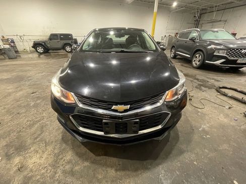 Used 2017 Chevrolet Cruze LS image 2