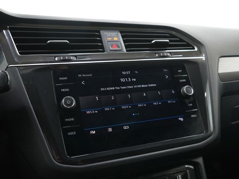 Used 2019 Volkswagen Tiguan SE AWD/4WD image 26