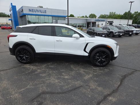 Certified 2025 Chevrolet Blazer EV LT AWD/4WD image 3
