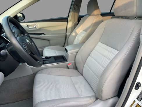 Used 2017 Toyota Camry LE FWD image 15