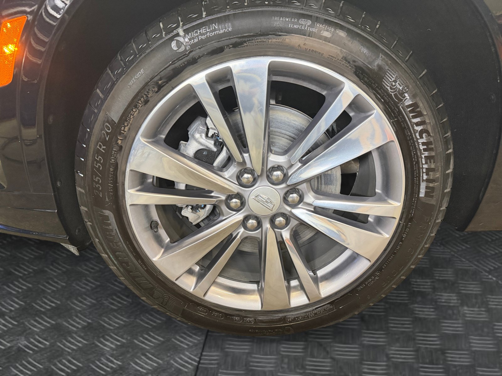 Used 2025 Cadillac XT6 Premium Luxury FWD image 9