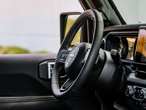 Used 2024 Jeep Gladiator Sport image 46