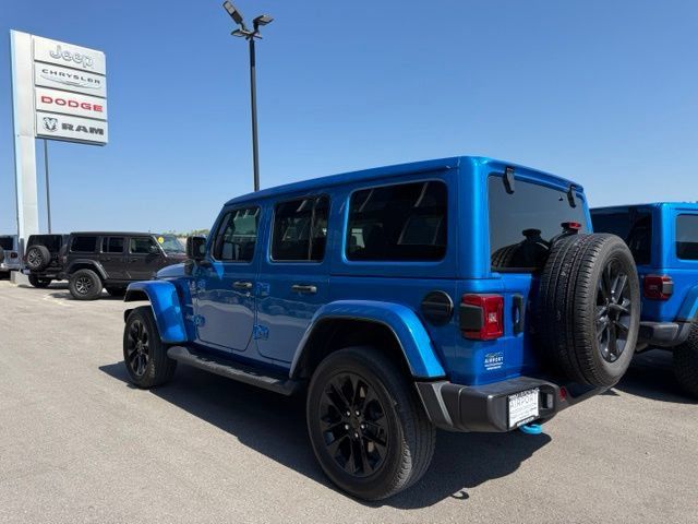 Used 2023 Jeep Wrangler Unlimited Sahara w/ Cold Weather Group AWD/4WD image 6