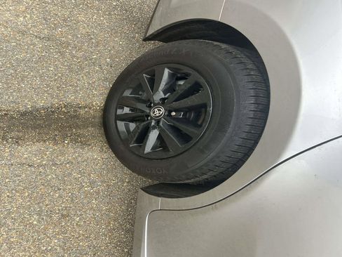 Used 2025 Toyota Camry LE image 15