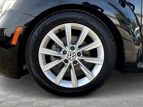 Used 2019 Volkswagen Beetle 2.0T SE image 30