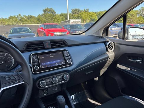 Used 2025 Nissan Versa SV FWD image 32