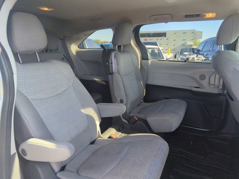 Used 2021 Toyota Sienna LE image 22