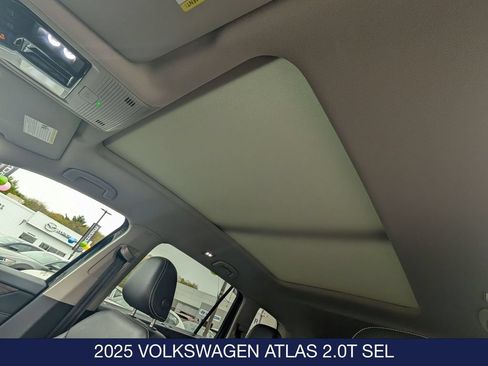 Used 2025 Volkswagen Atlas SEL AWD/4WD image 15