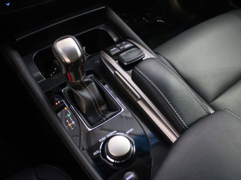 Used 2016 Lexus GS 200t image 32