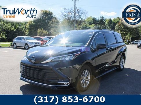 Used 2024 Toyota Sienna XLE image 1